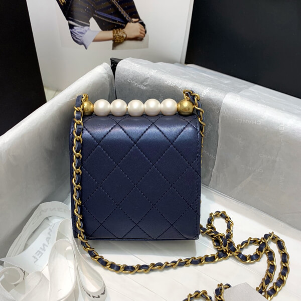 シャネルコピー パールが超エレ女最新作チェーンクラッチ